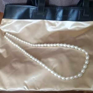 Beautiful Pearl bead necklace lobster claw clasp descending size 15 inch Long T1